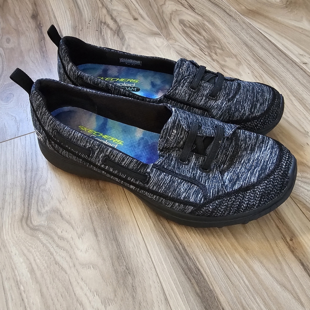Skechers Black  Easy Wear ⁴Slip-On Womens Microbust Black   Size 10